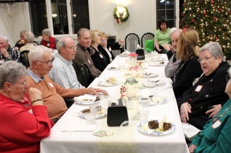 Volunteer Holiday Dinner 3