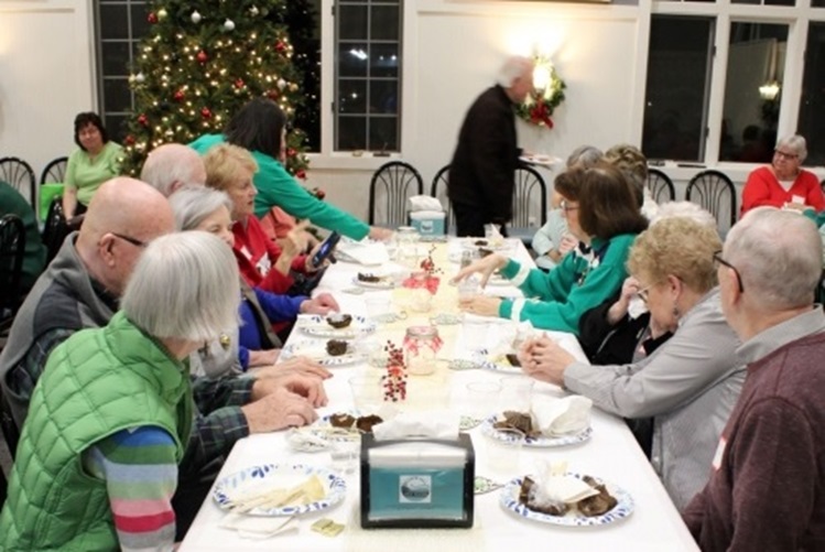 Volunteer Holiday Dinner 1