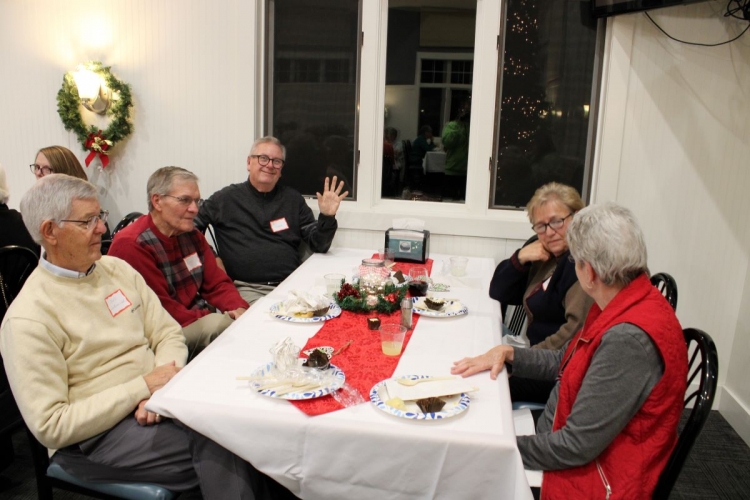 Volunteer Holiday Dinner 8